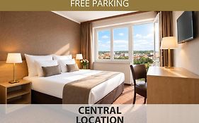 Hotel Charles Central - Operated By Czech Inn